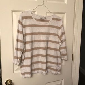 Casual T-shirt with silver accent